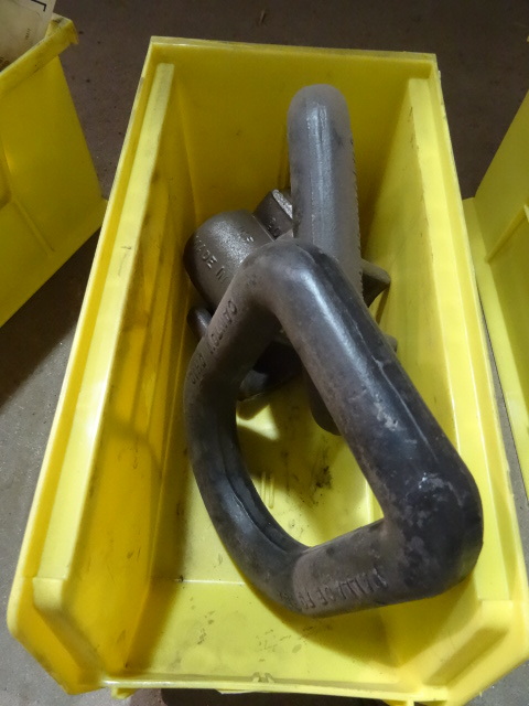 lot 231 image: 2 Heavy Duty Weld on D Rings