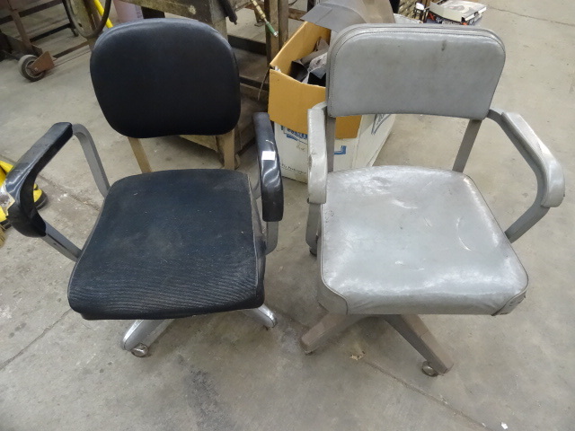lot 388 image: 2 Vintage Office Chairs on Wheels
