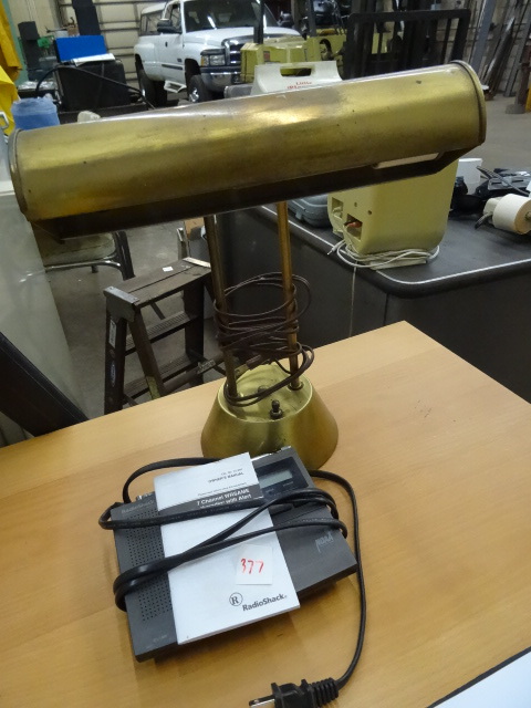 lot 377 image: 7 Channel Weather Radio Vint Desk Lamp