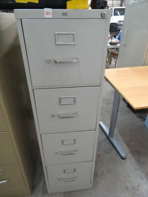 lot 380 image: 15 Metal 4 Drawer File Cabinet