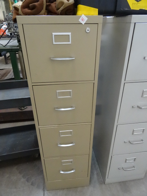 lot 381 image: 15 Metal 4 Drawer File Cabinet