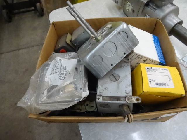 lot 387 image: Misc Electrical
