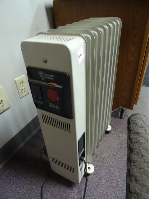 lot 393 image: Delonghi Oil Heater