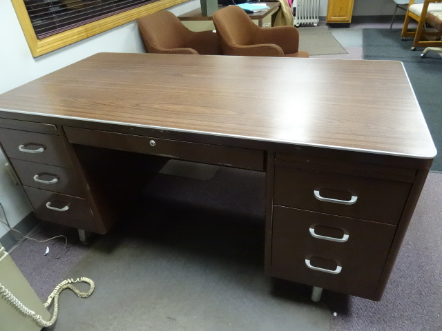 lot 400 image: 5 Drawer Metal Office Desk 60 X 30 X 29