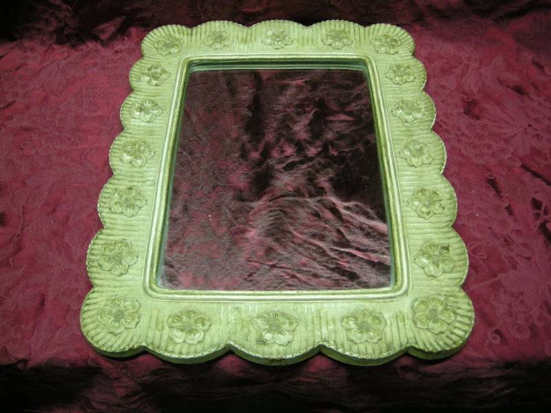 lot 26 image: Antique Framed Mirror