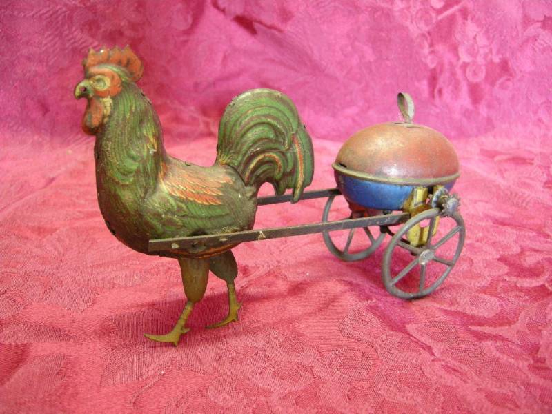 lot 20 image: Old Wind-Up Chicken Tin Toy