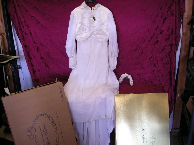 lot 33 image: Vintage Wedding Dress