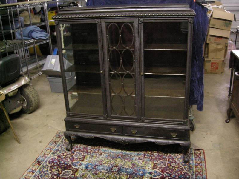 lot 1 image: Antique Mahogany China Cabinet
