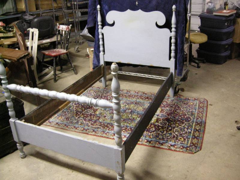 lot 12 image: Antique Bed