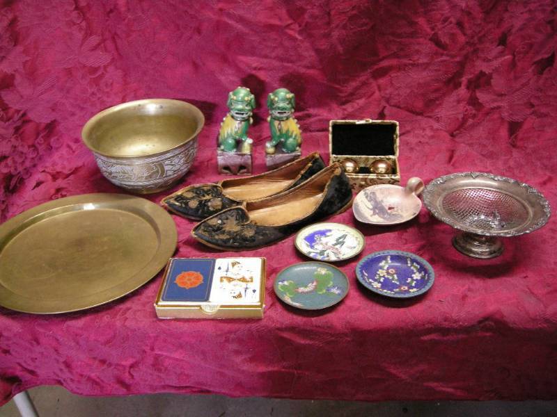 lot 39 image: Group Antique Oriental Items