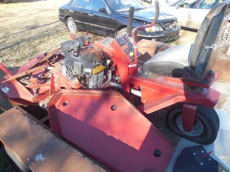 lot 3 image: FERRIS RIDING LAWNMOWER -PARTS