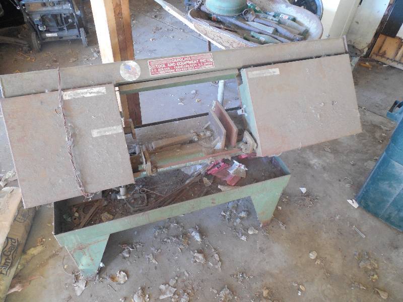 lot 9 image: CAROLINA INDUSTRIAL METAL BAND SAW