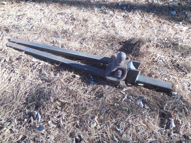 lot 18 image: EQUALIZER RECIEVER HITCH