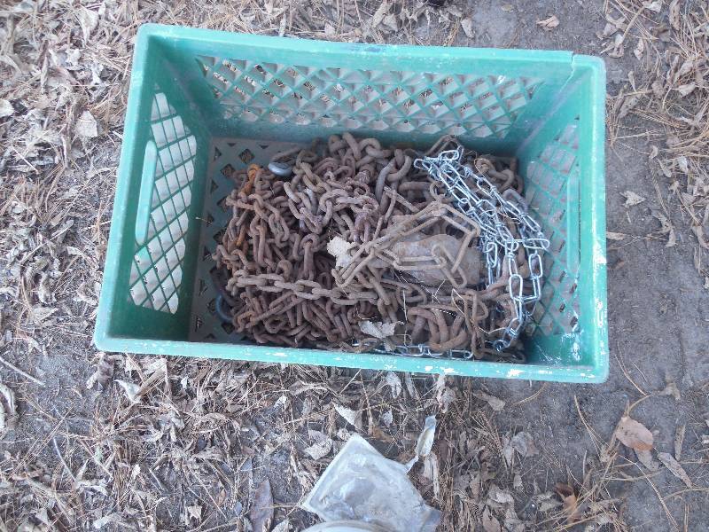 lot 34 image: CRATE OF MISC. CHAINS