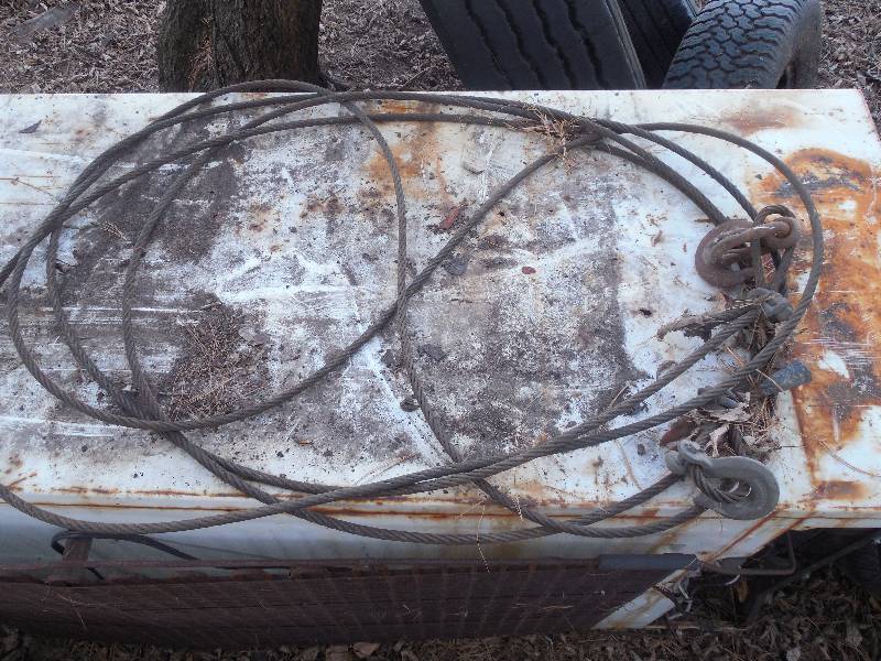 lot 37 image: 38 ROLL OF CABLE WITH TWO HOOKS