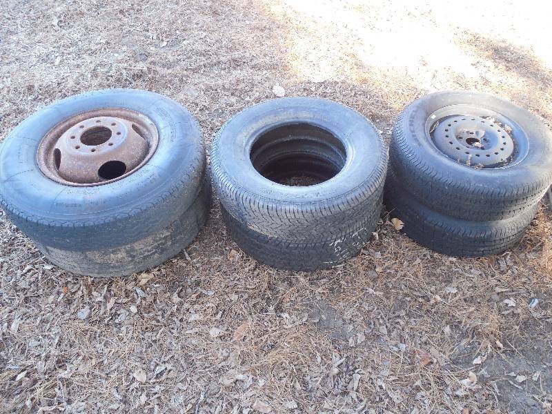 lot 38 image: 6 RANDOM TIRES AND RIMS