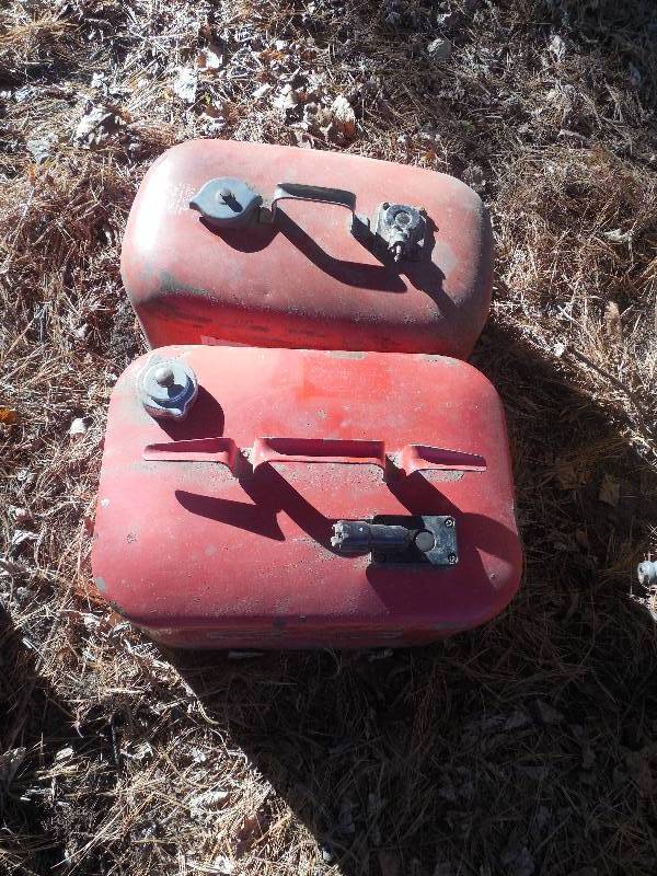 lot 41 image: TWO BOAT GAS TANKS