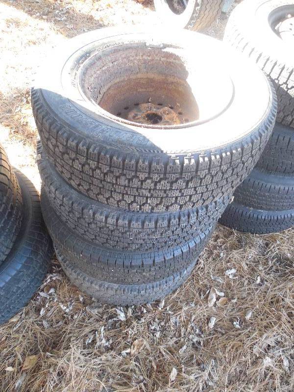 lot 44 image: SET OF 4 TIRES AND RIMS