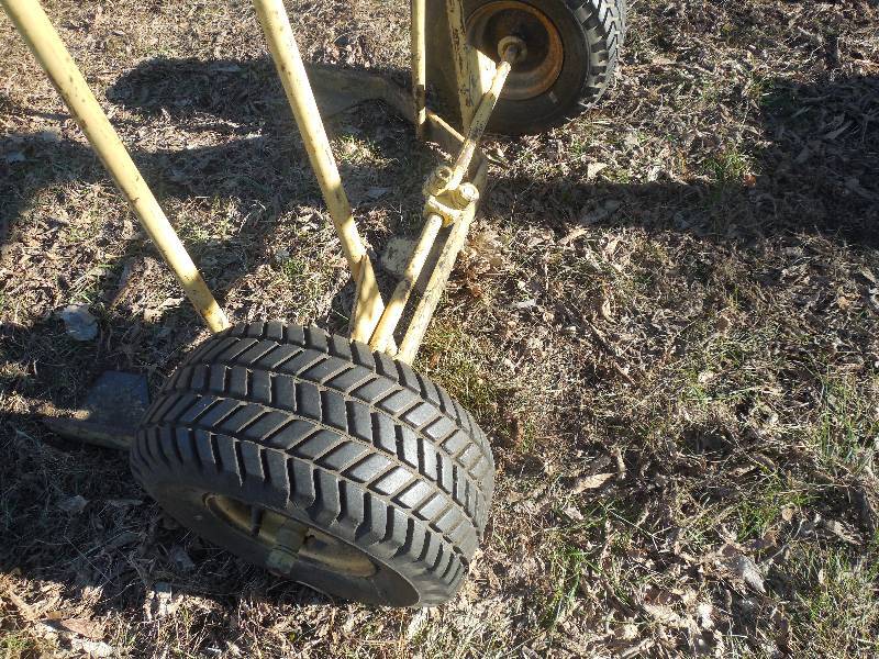 lot 51 image: 2 WHEELCART   BARREL MOVER CART