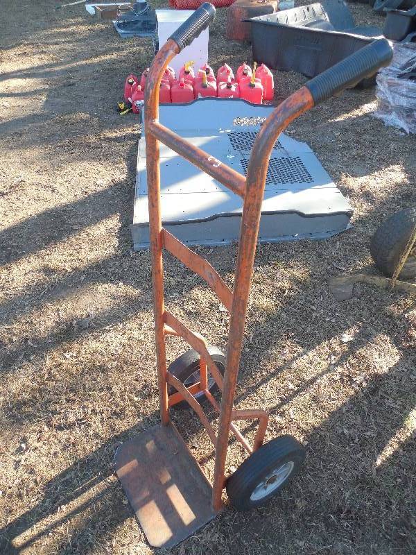lot 52 image: 2 WHEEL CART