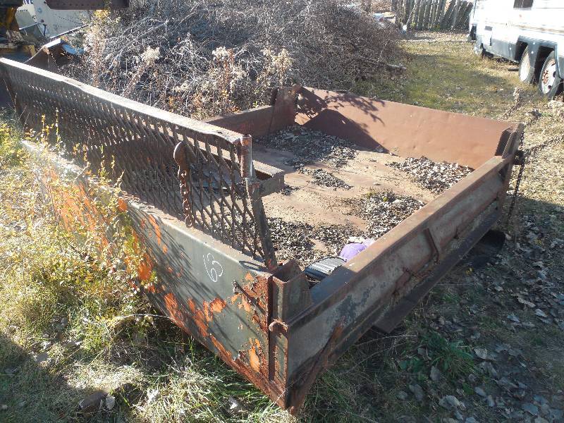 lot 63 image: 8 DUMP TRUCK BOX
