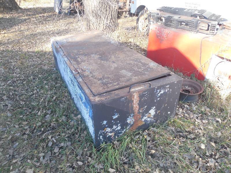 lot 65 image: BIG TOOL BOX, STORAGE TANK
