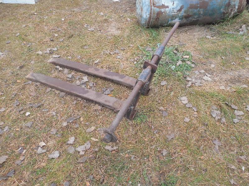lot 74 image: SET OF FORKS FOR LOADER SKIDLOADER
