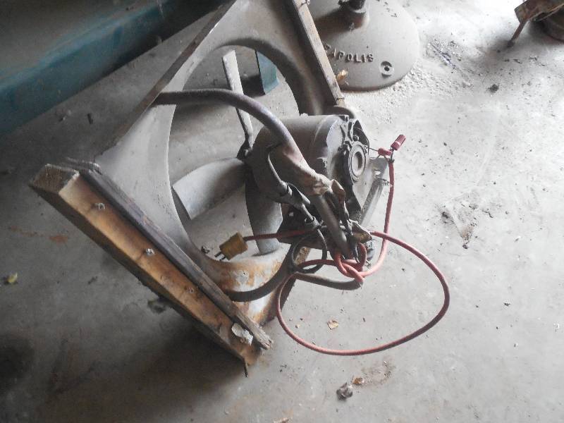 lot 88 image: 16 ELECTRIC SHOP FAN