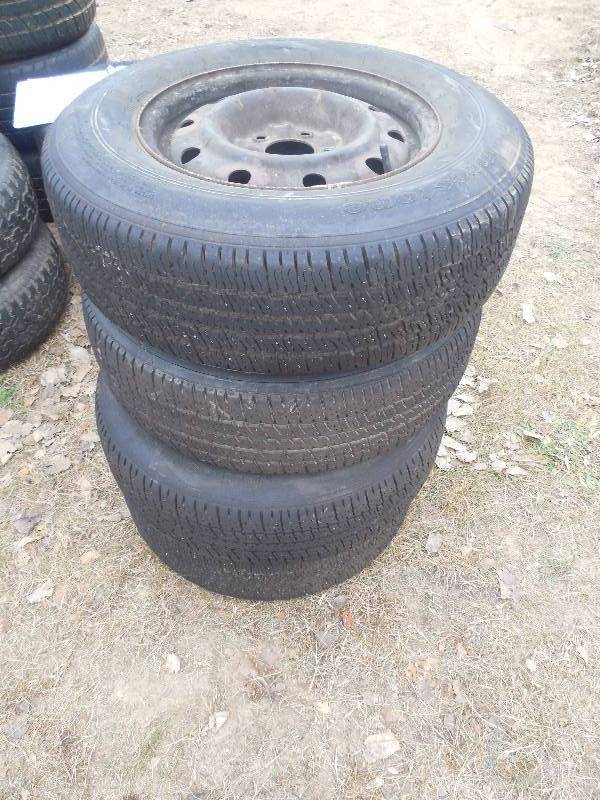 lot 100 image: SET OF 4 TIRES & RIMS 215-70R 15