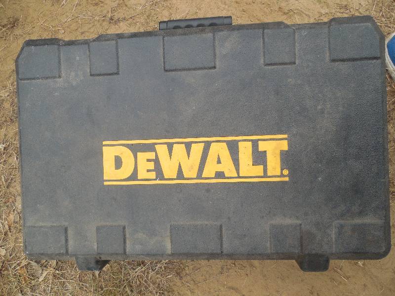 lot 104 image: DEWALT SAW  LIGHT & CASE