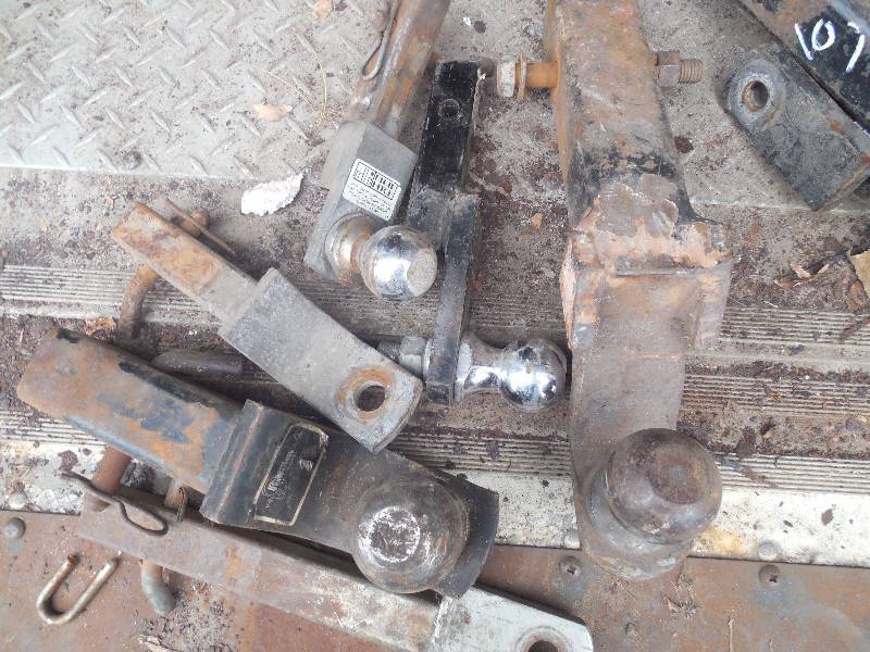 lot 108 image: 6 RECIEVER TRAILER HITCHES