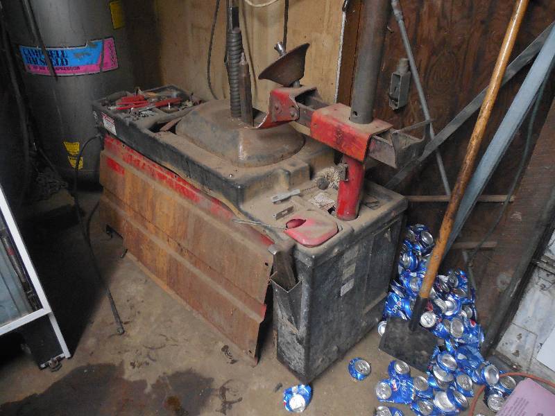 lot 119 image: COATS 40-40SA PROFESSIONAL COMMERCIAL CENTER POST TIRE CHANGER CHANGING MACHINE