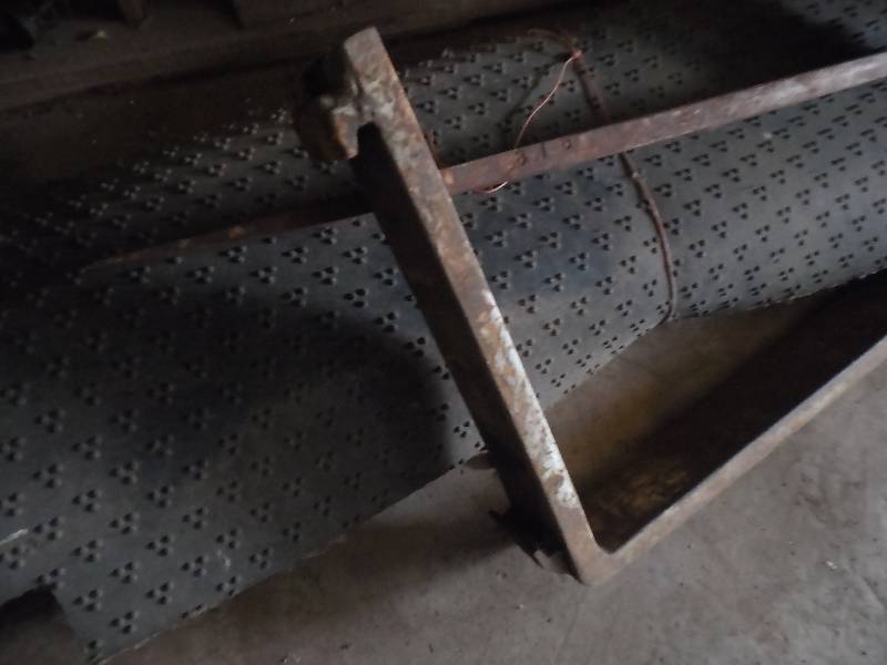 lot 122 image: PALLET FORKS