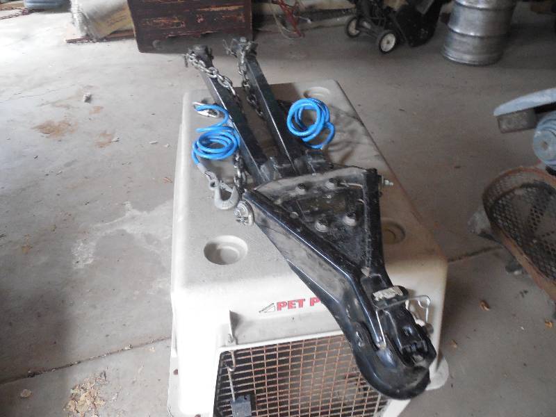 lot 123 image: REESE 5000LB TOW CHAMP HITCH