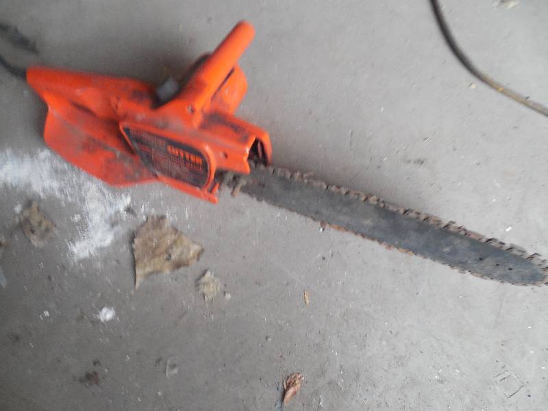 lot 124 image: ELECTRIC CHAIN SAW