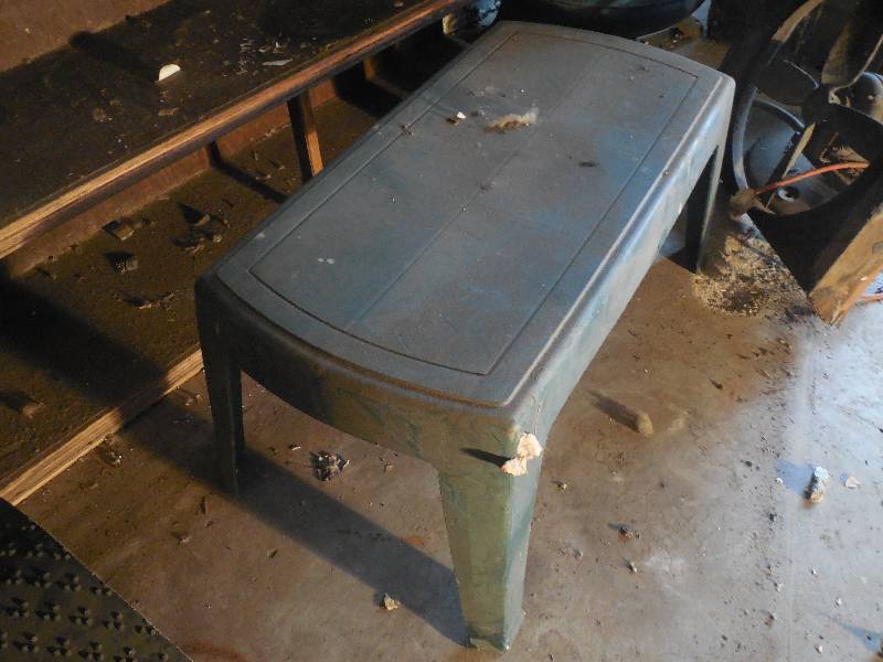 lot 135 image: PLASTIC STEP STOOL