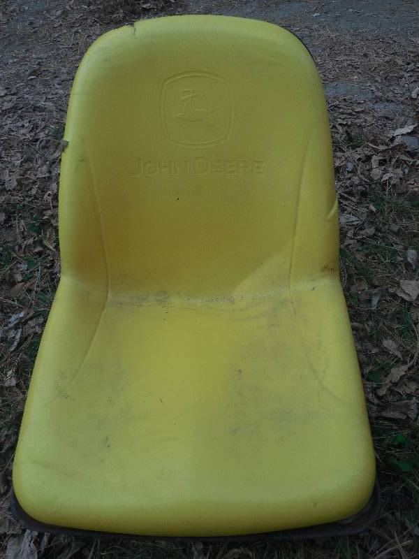 lot 150 image: JOHN DEERE SEAT