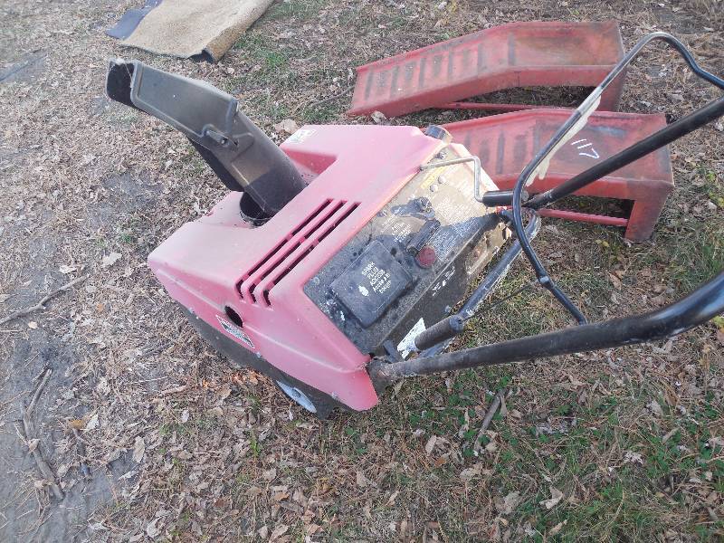 lot 151 image: MURRAY SNOW BLOWER