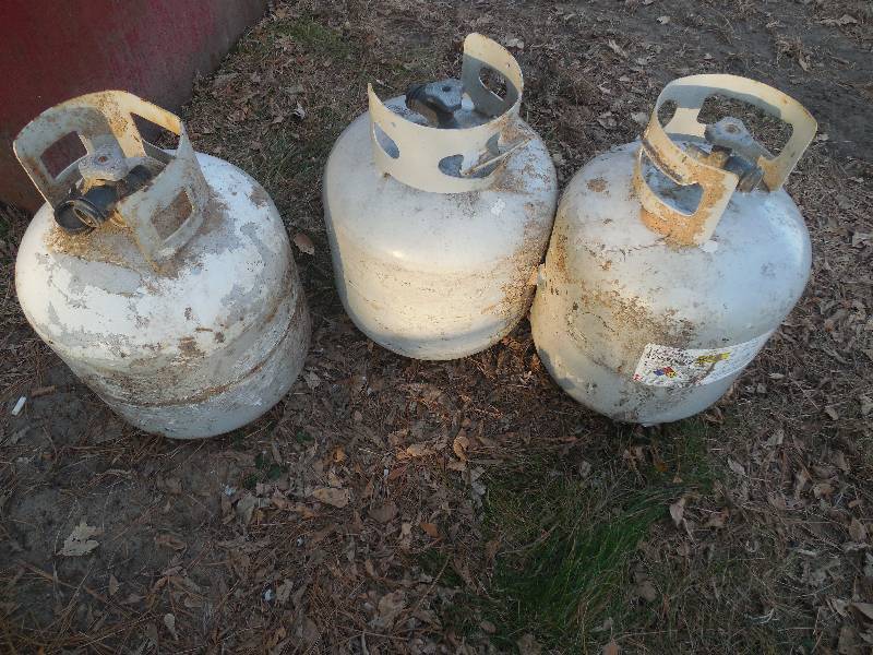 lot 157 image: 3 20LB PROPANE TANKS