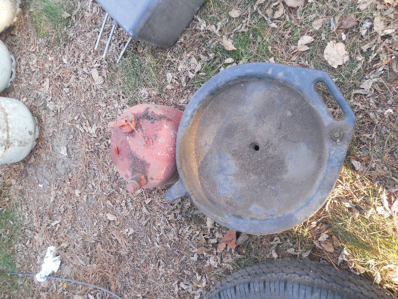 lot 159 image: GAS CAN & OIL DROP PAN