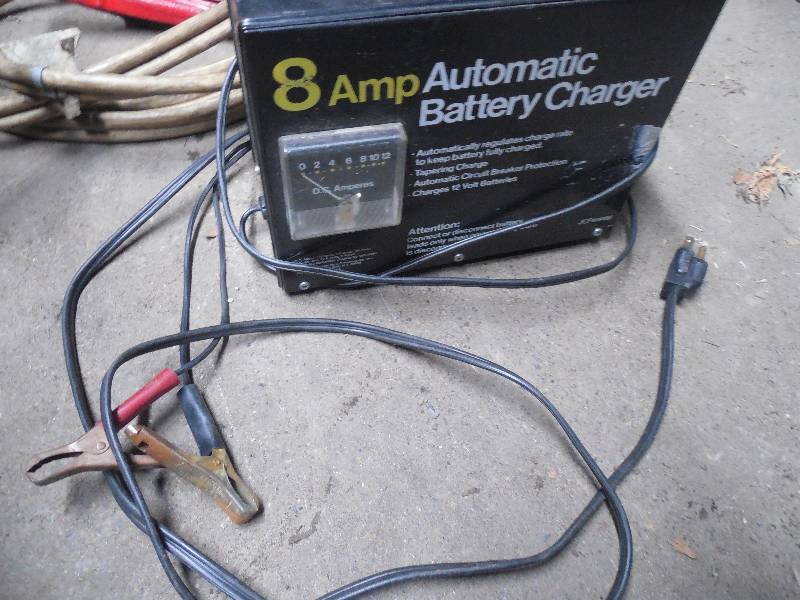 lot 172 image: BATTERY CAHRGER