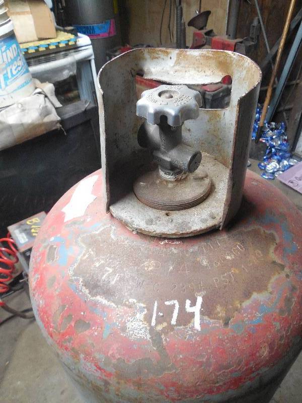 lot 174 image: 100 LB PROPANE TANK