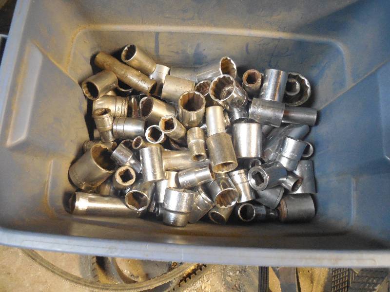 lot 194 image: SOCKET LOT