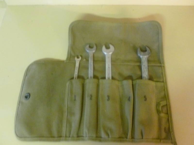 lot 41 image: Military Tool Pouch