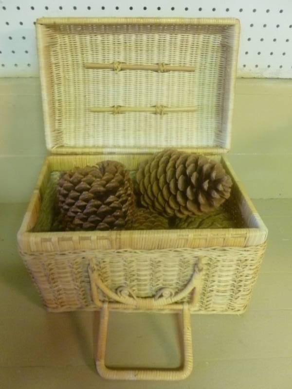 lot 60 image: Decorative