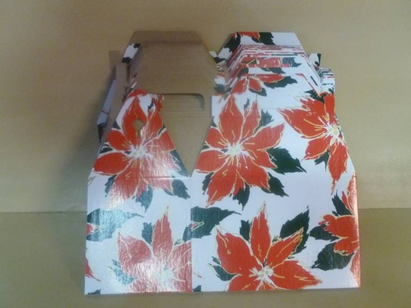 lot 64 image: New Holiday Gift Boxes