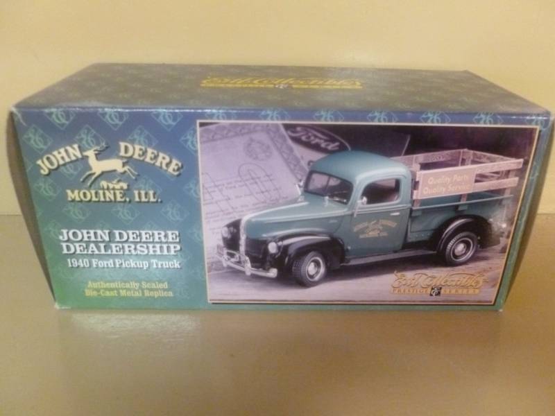 lot 70 image: Ertl - John Deere Truck