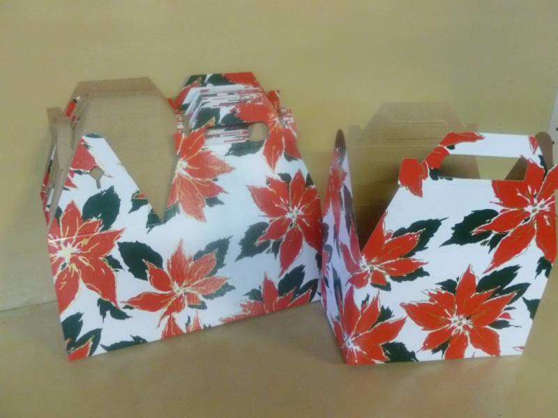 lot 111 image: New Holiday Gift Boxes