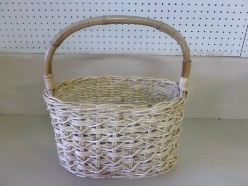 lot 178 image: Basket
