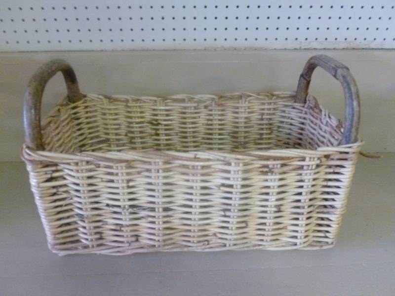 lot 179 image: Basket